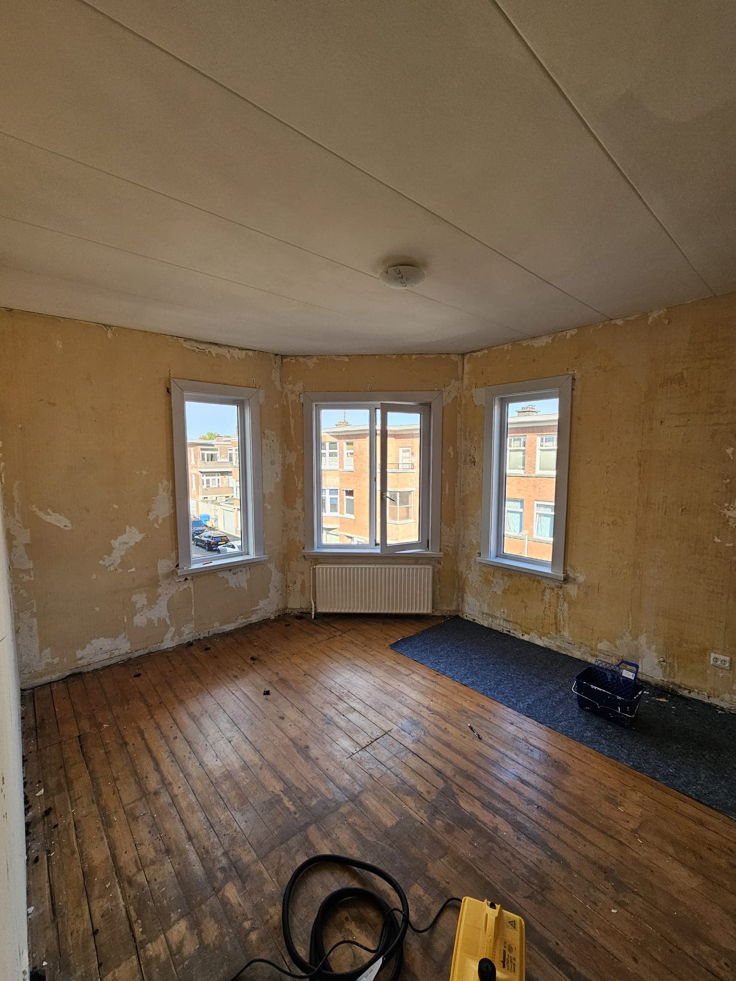 Living Room & Kitchen — 5